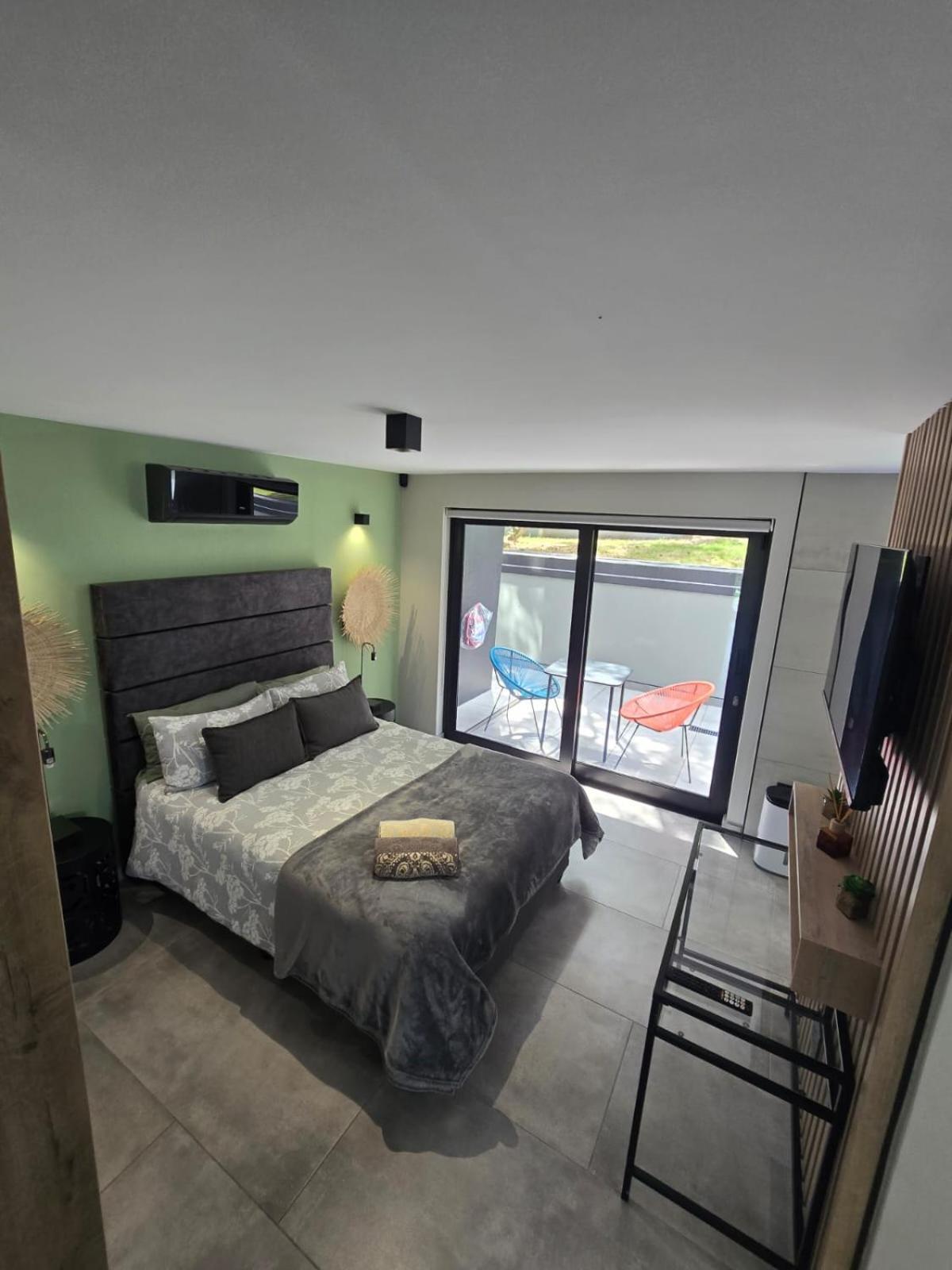 The Block Hotel Wilderness Exterior photo